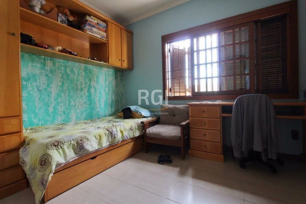 Imagem Casa para Venda - 259.5m², 4 dormitórios, sendo 1 suites, 3 vagas - Teresópolis