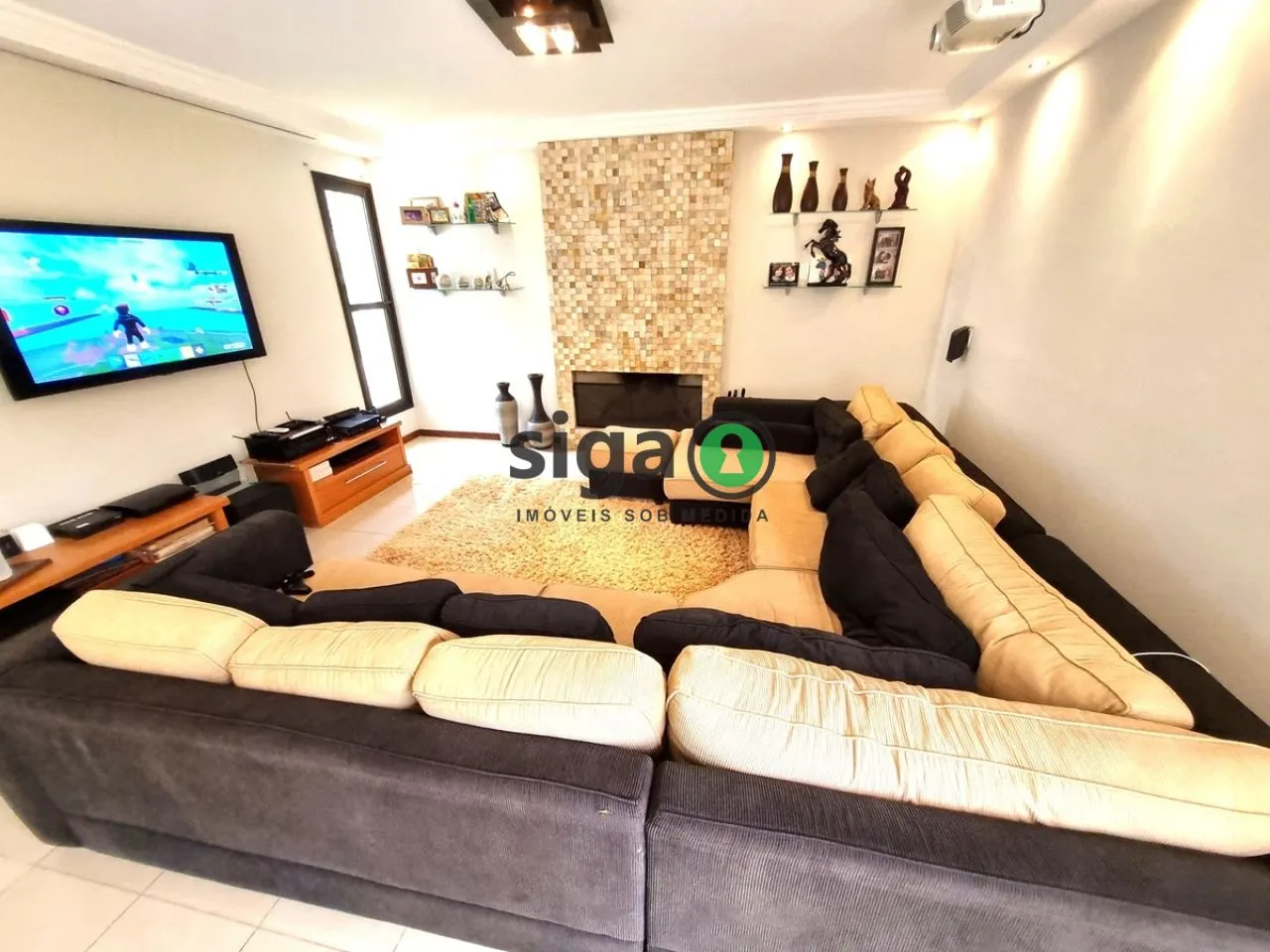 Imagem Casa a venda na Granja Viana com 4 dormitórios