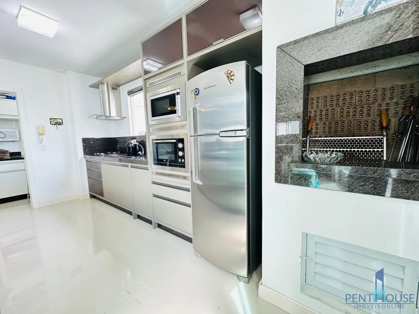 Imagem Apartamento Zona Central para Venda em Balneário Camboriú, CENTRO, 3 dormitórios, 2 suítes, 3 banheiros, 2 vagas