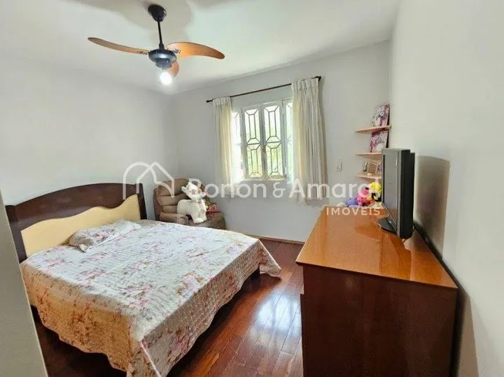 Imagem Sobrado com 271 m² e 5 Quartos