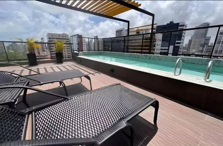 Imagem Flat reformado e mobiliado com 35m² em Manaíra. Condomínio com piscina, lazer completo e segurança, a poucos minutos da praia.