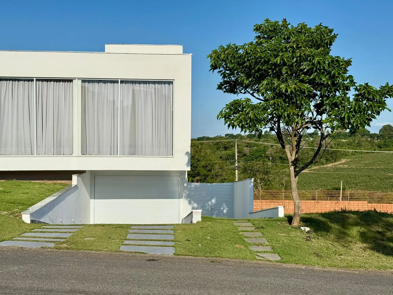 Imagem Espetacular residência de alto padrão à venda em condomínio de Araçoiaba da Serra-SP, no Village Araçoiaba: 4 quartos, 3 suítes, 3 salas, 4 banheiros, 4 vagas de garagem e 367,60 m².