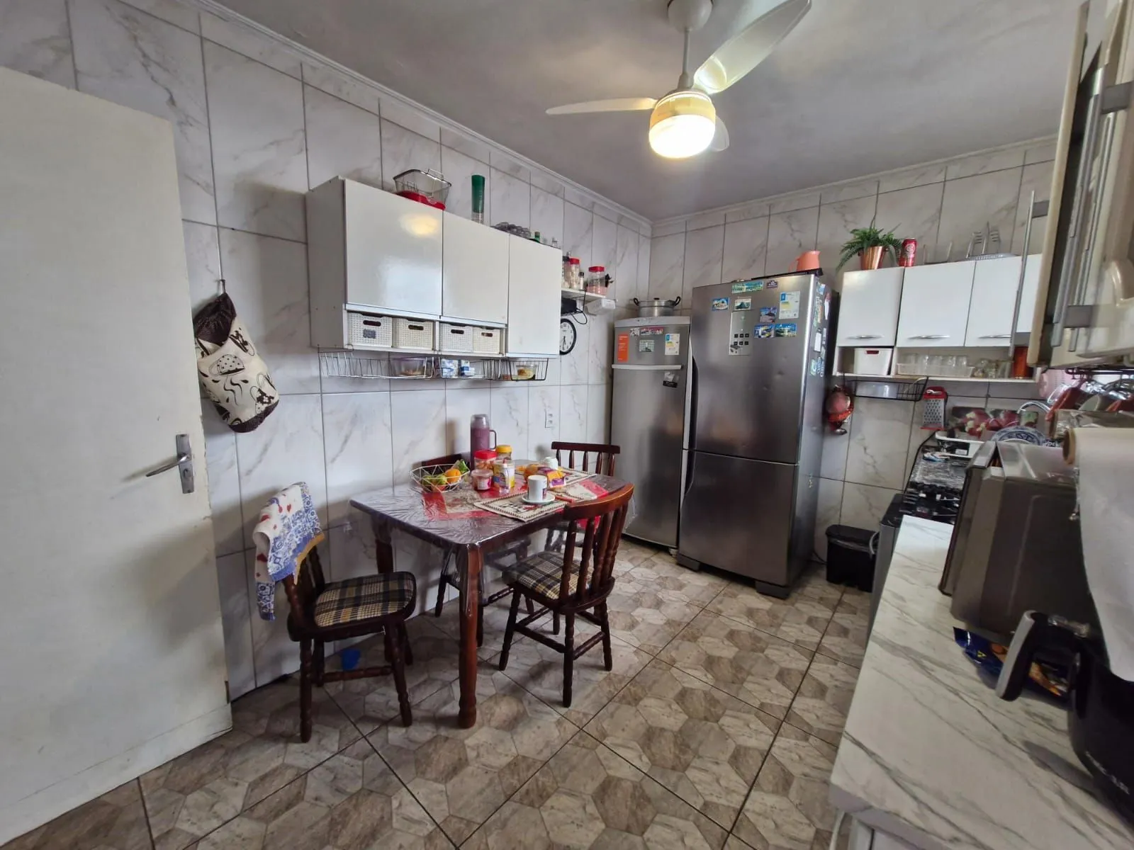 Imagem Casa com 3 dormitórios e edícula nos fundos no bairro Nonoai.