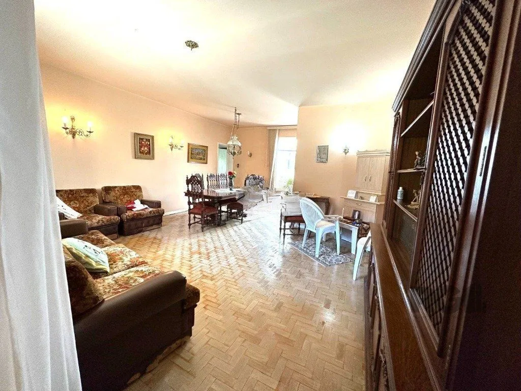 Imagem Casa 3 dormitórios no Bairro Glória, próxima a Prof. Oscar Pereira.