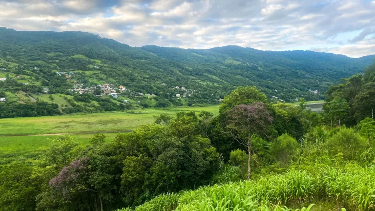 Imagem Oportunidade única: Terreno à venda em Garopaba-SC, Bairro Macacu, 1.000m² de área!