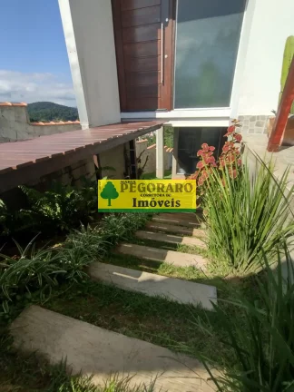 Imagem Casa à venda em Caraguatatuba-SP: 3 quartos, suíte, sala com vista para o mar e deck com hidro!