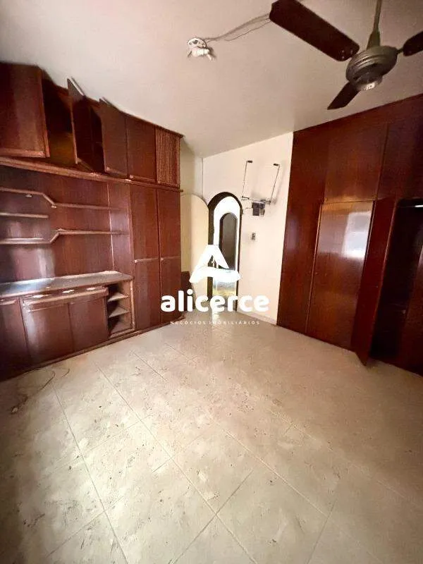 Imagem Casa com 4 Quartos e 3 banheiros à venda, 320m² no bairro Balneário em Florianópolis