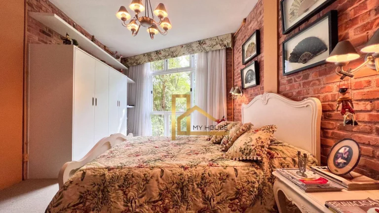 Imagem Casa com 4 dormitórios sendo 2 suítes à venda, 285 m² por R$ 1.600.000 - Golfe - Teresópolis/RJ