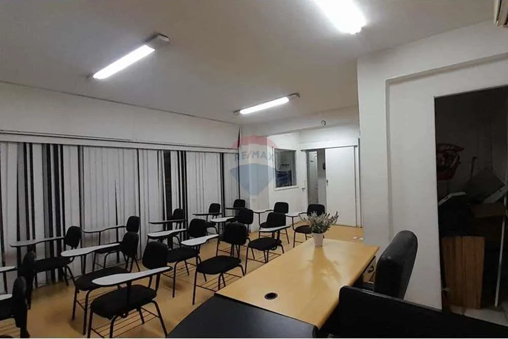 Imagem 3 lojas em Galeria próximo ao metro Copacabana, com total de 83m²