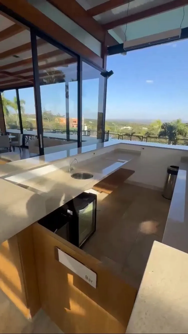 Imagem A Venda Casa de Luxo 445m2 Cond. Alphaville Castelo 4 Suítes Master