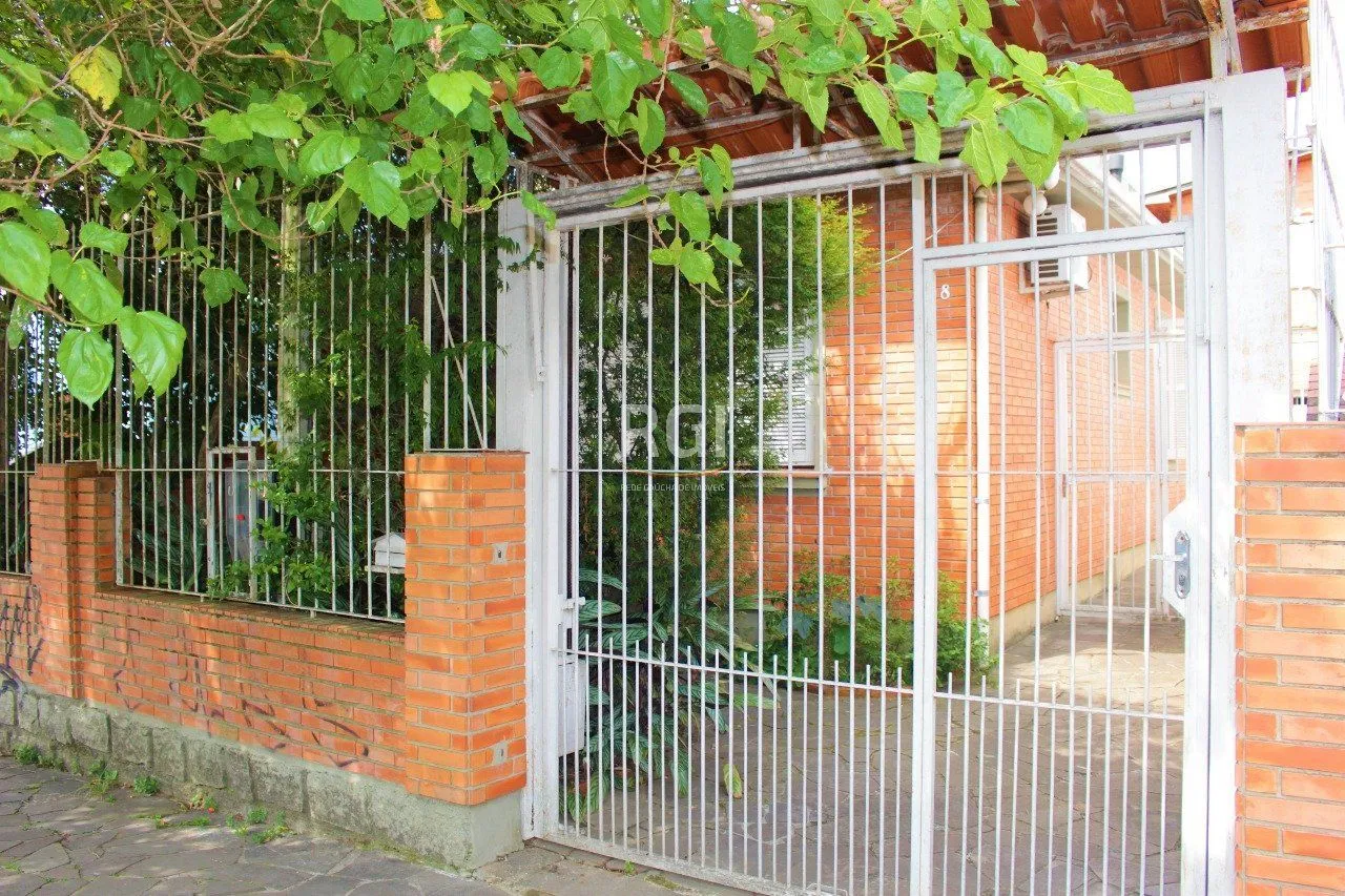 Imagem Casa para Venda - 208m², 3 dormitórios, 1 vaga - Partenon