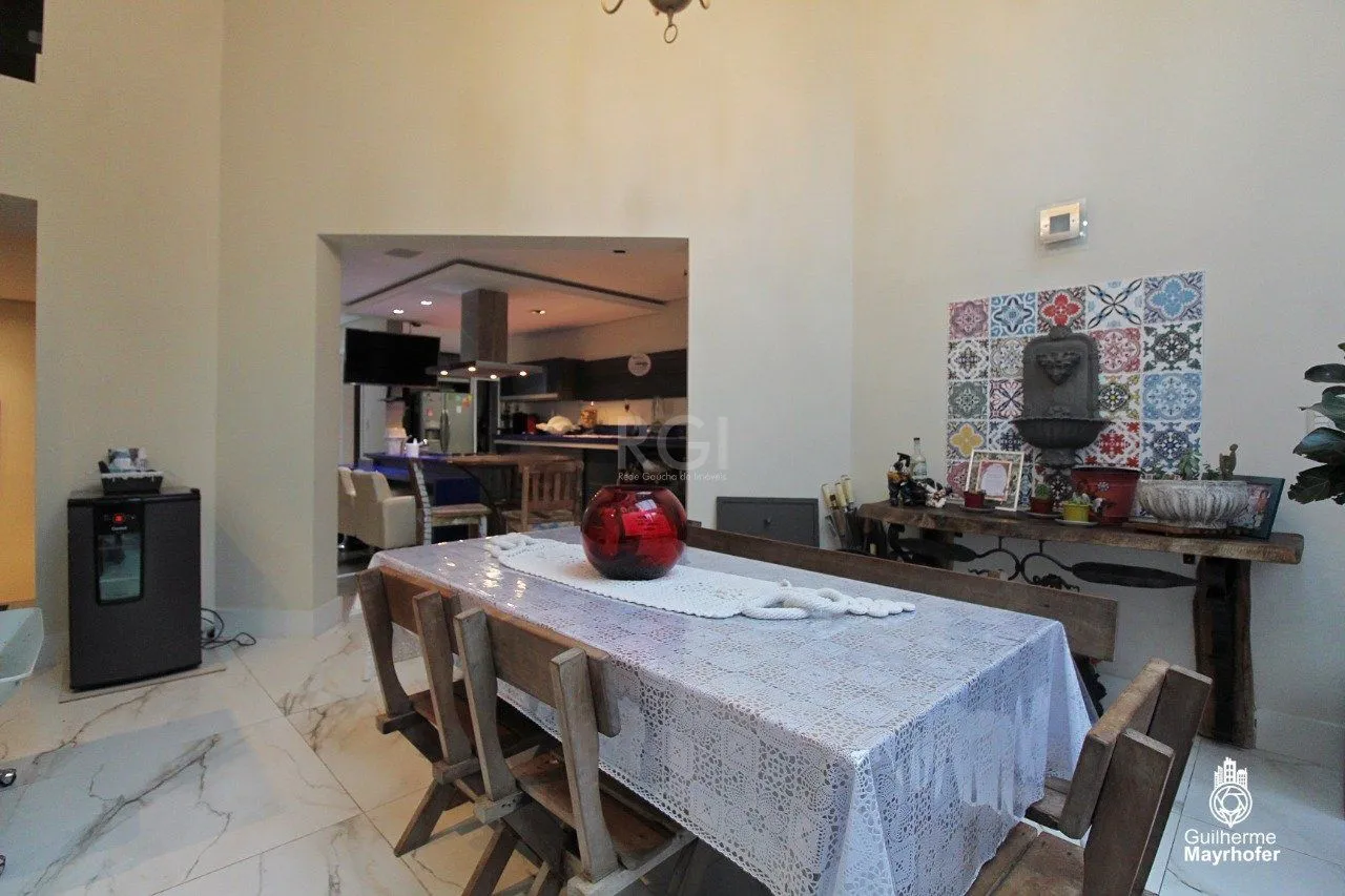 Imagem Casa para Venda - 650m², 4 dormitórios, sendo 3 suites, 4 vagas - Chácara das Pedras