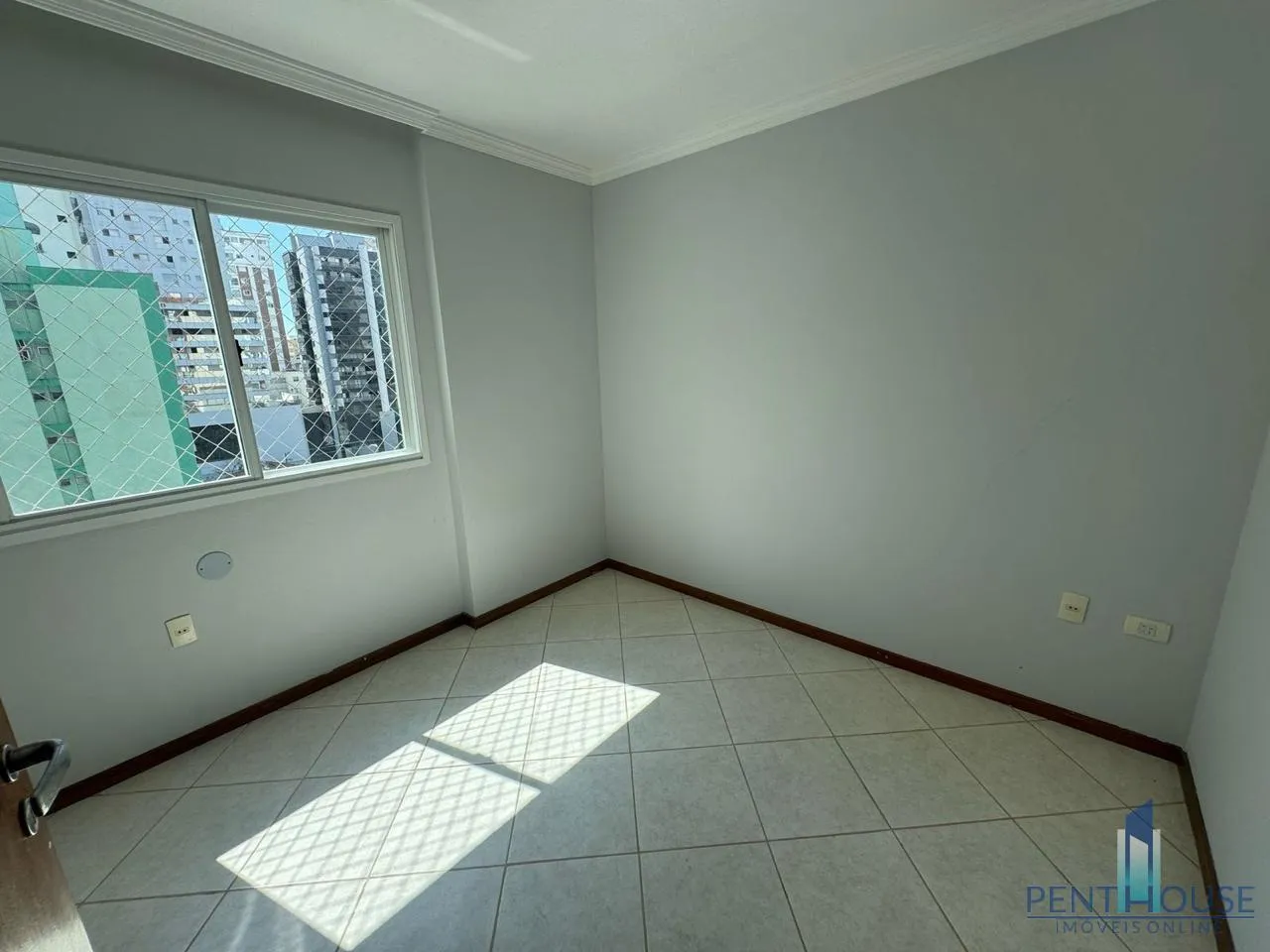 Imagem Apartamento Zona Central para Venda em Balneário Camboriú, CENTRO, 3 dormitórios, 1 suíte, 2 banheiros, 1 vaga