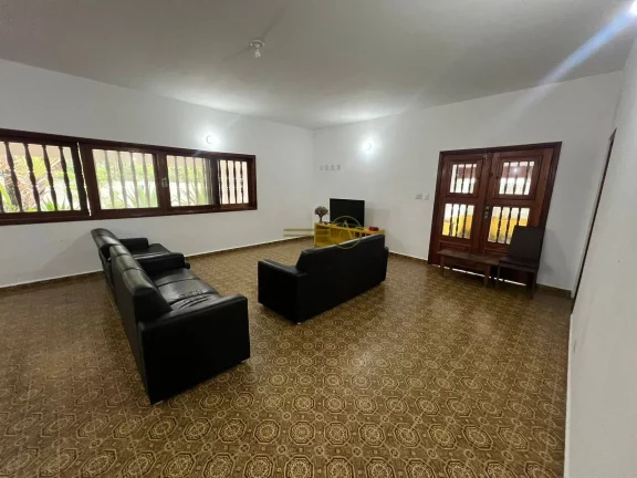 Imagem Casa a venda 5 lotes no Centro de Peruíbe 100 metros da praia em Peruíbe