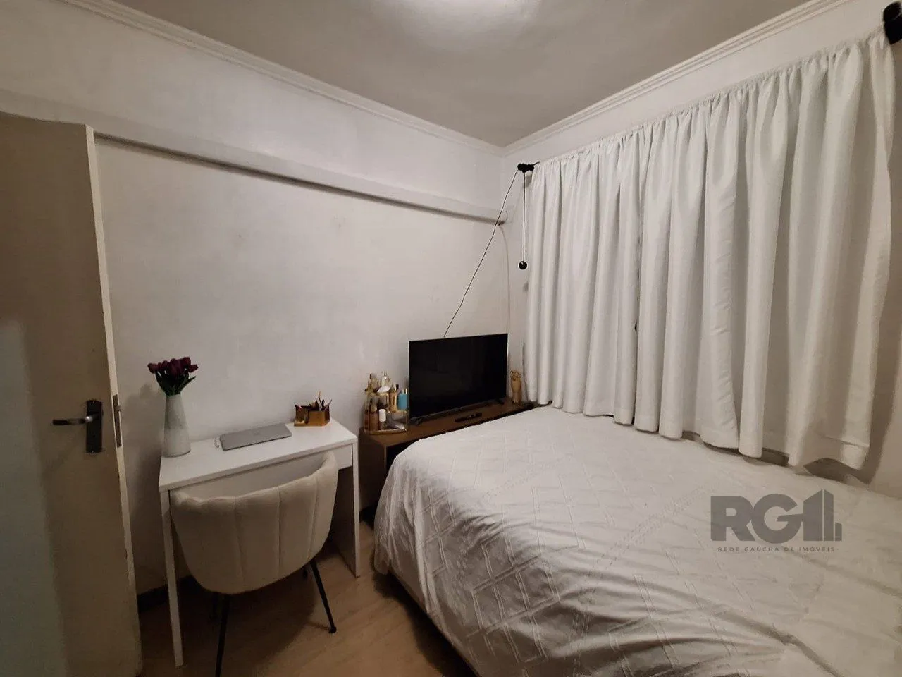 Imagem Apartamento de quatro dormitórios e uma vaga de garagem no bairro Bom Fim em Porto Alegre.