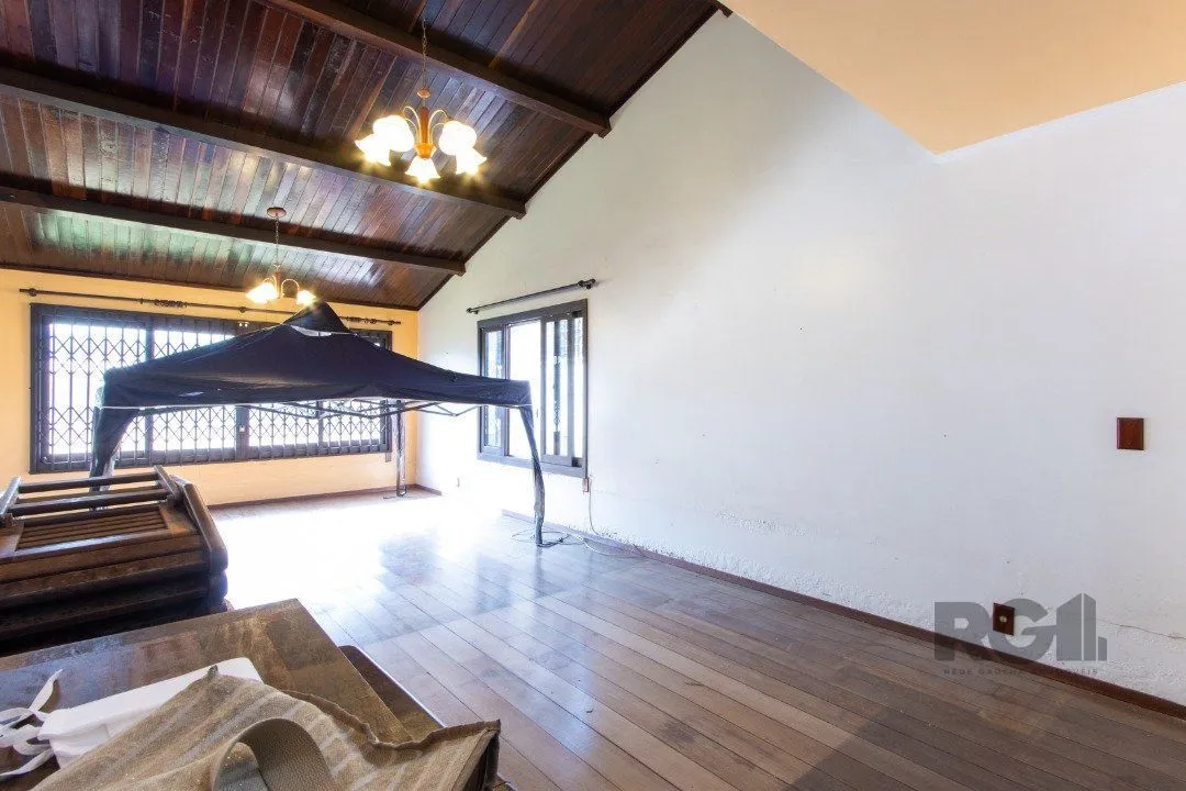 Imagem Casa para Venda - 72.6m², 4 dormitórios, sendo 1 suites, 6 vagas - Camaquã