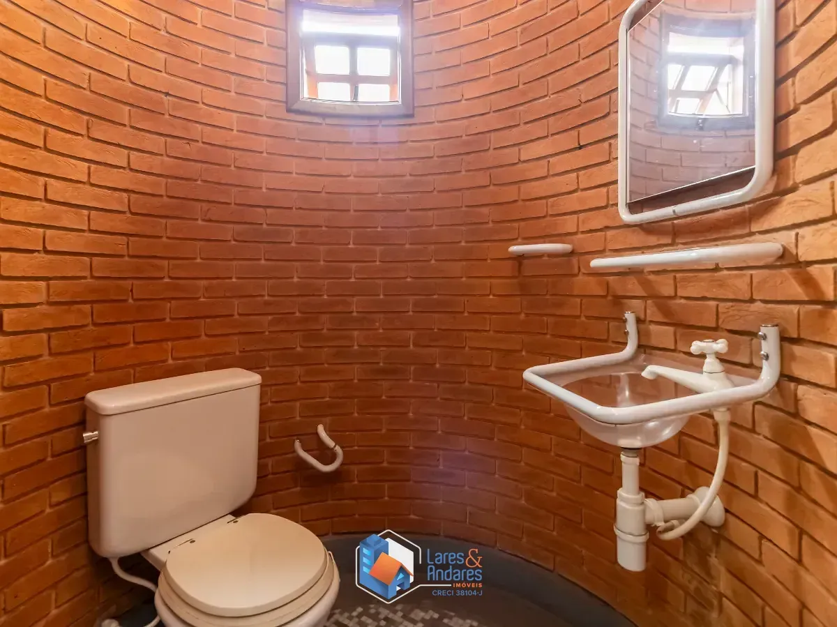 Imagem Sobrado para venda em Jardim Regina com 3 quartos, sendo 1 suíte, 226m²