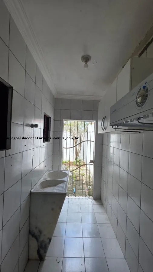 Imagem Casa para Venda em Parnamirim, Emaús, 3 dormitórios, 1 suíte, 2 banheiros, 2 vagas