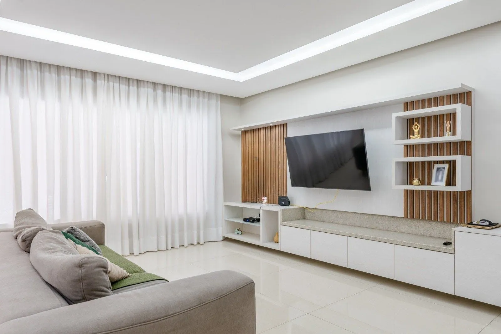 Imagem Casa em Condomínio com 228m² e 3 dormitórios, 1 suíte, 3 vagas no bairro Sarandi