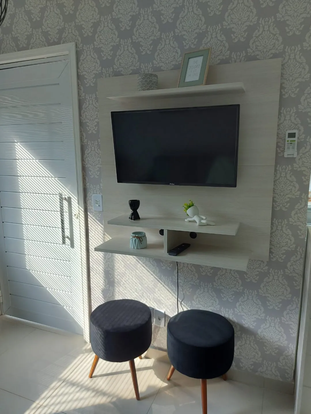 Imagem Casa de porteira fechada, nunca habitada, pronta para você entrar e morar!