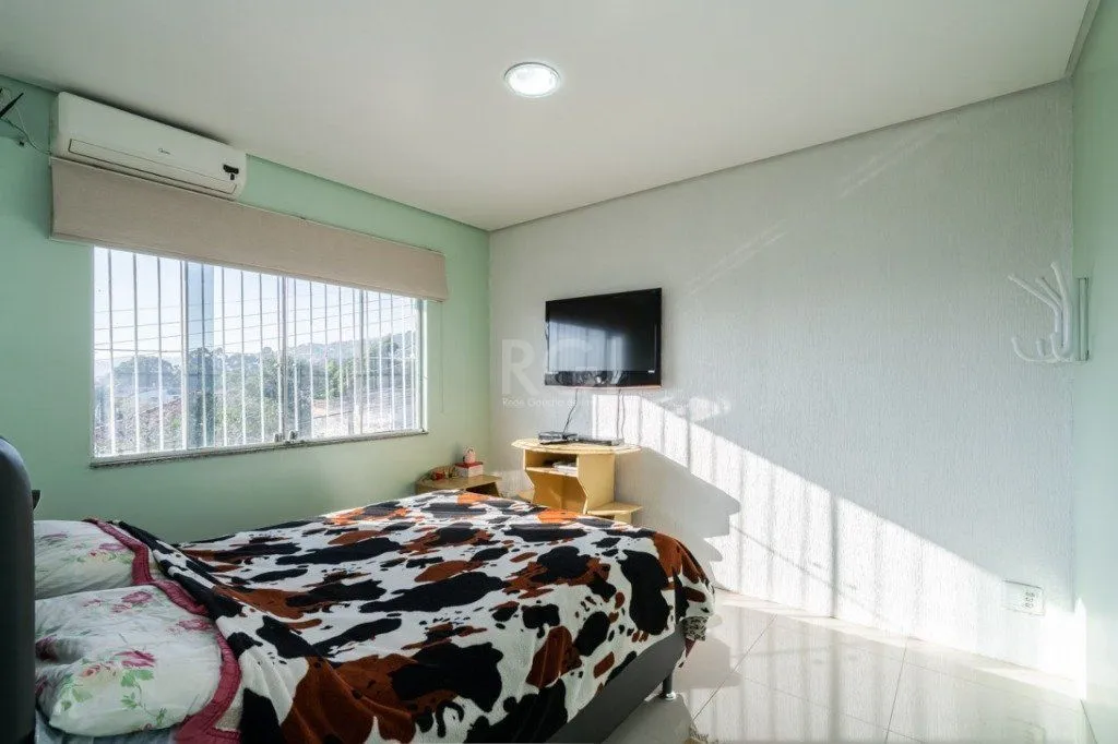 Imagem Casa para Venda - 259m², 4 dormitórios, sendo 1 suites, 4 vagas - Coronel Aparício Borges