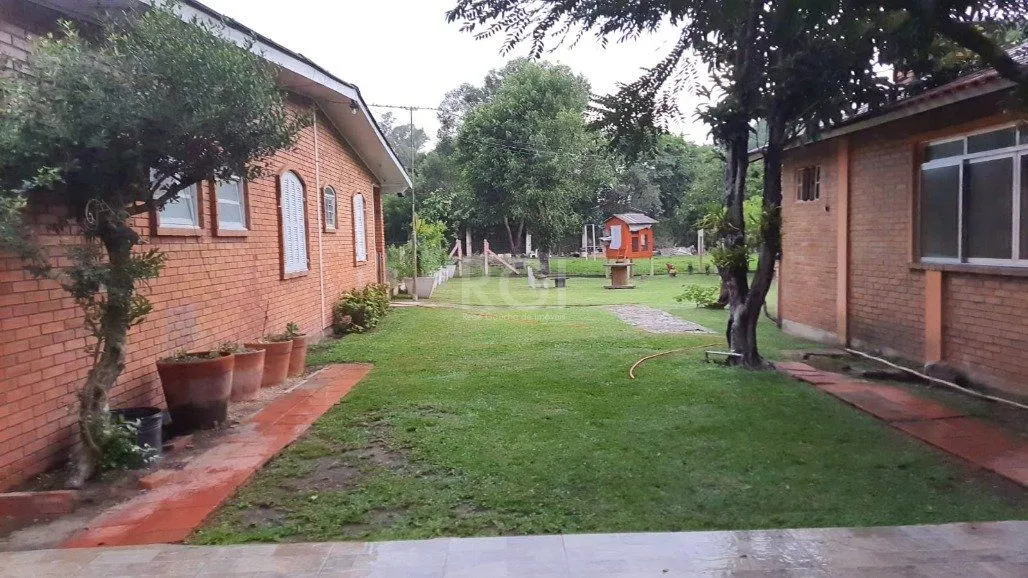 Imagem Sítio para Venda - 242m², 2 dormitórios, sendo 2 suites, 2 vagas - Itapuã