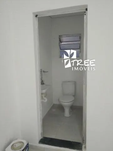 Imagem LOCAÇÃO DE SALÃO COMERCIAL EM ARUJÁ, com 250m², amplo espaço c/ pavimento superior e inferior, 2 copas e entrada c/ acessibilidade. CONSULTE-NOS..