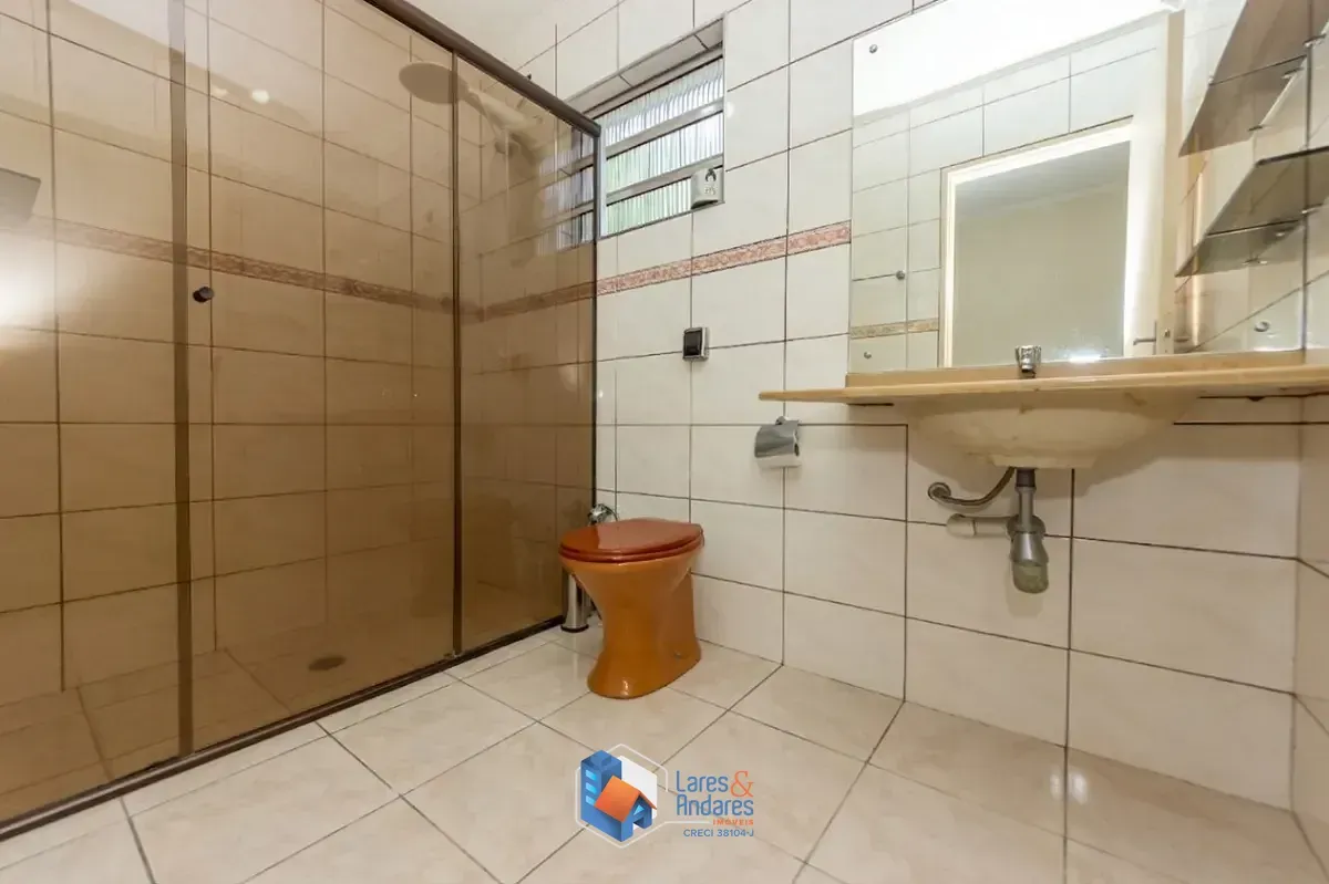 Imagem Sobrado para venda em São Judas com 4 quartos, sendo 1 suíte, 202m²