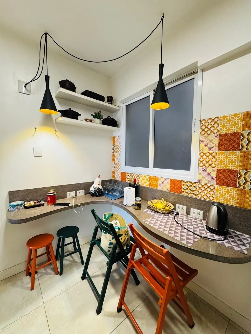 Imagem Apartamento Semimobiliado com 3 Dormitórios, 1 Suíte e Elevador