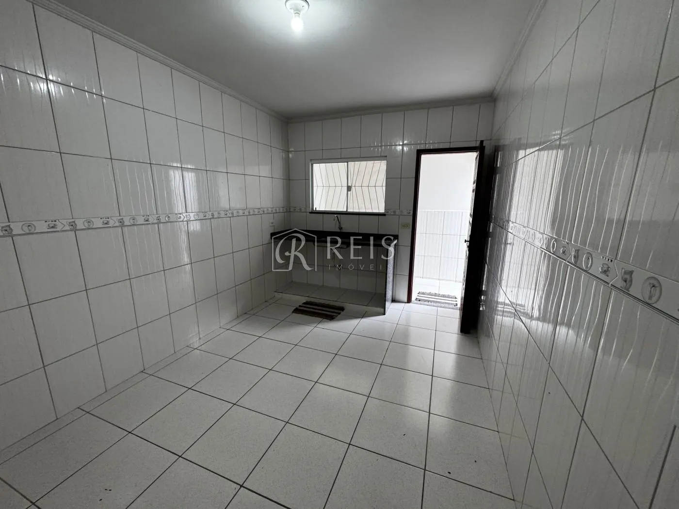 Imagem Casa para Venda em Rio das Ostras, Extensão do Bosque, 2 dormitórios, 1 banheiro, 1 vaga