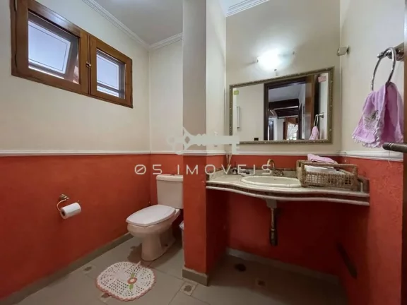 Imagem Linda casa com 06 quartos (1 suíte) , piscina, gourmet no "Granja Viana II"