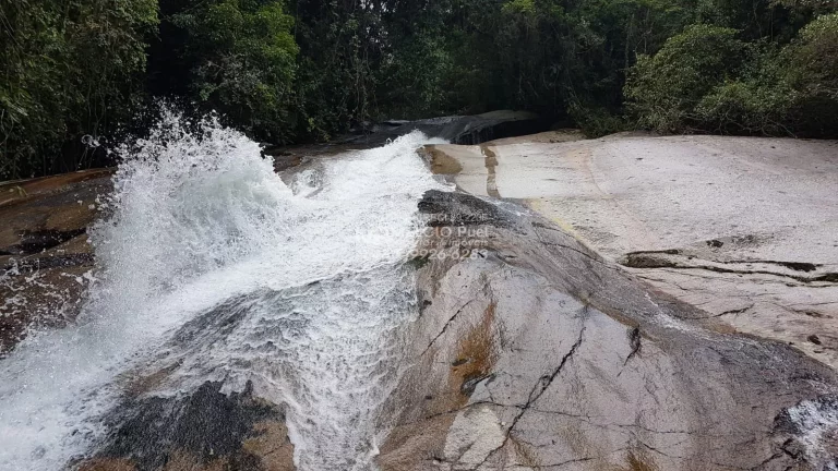 Imagem Sítio a VENDA, com várias lindas cachoeiras, a 4Km da SC 108, de fácil acesso. Lugar Maravilhoso em meio a natureza! Propriedade ótima para investime