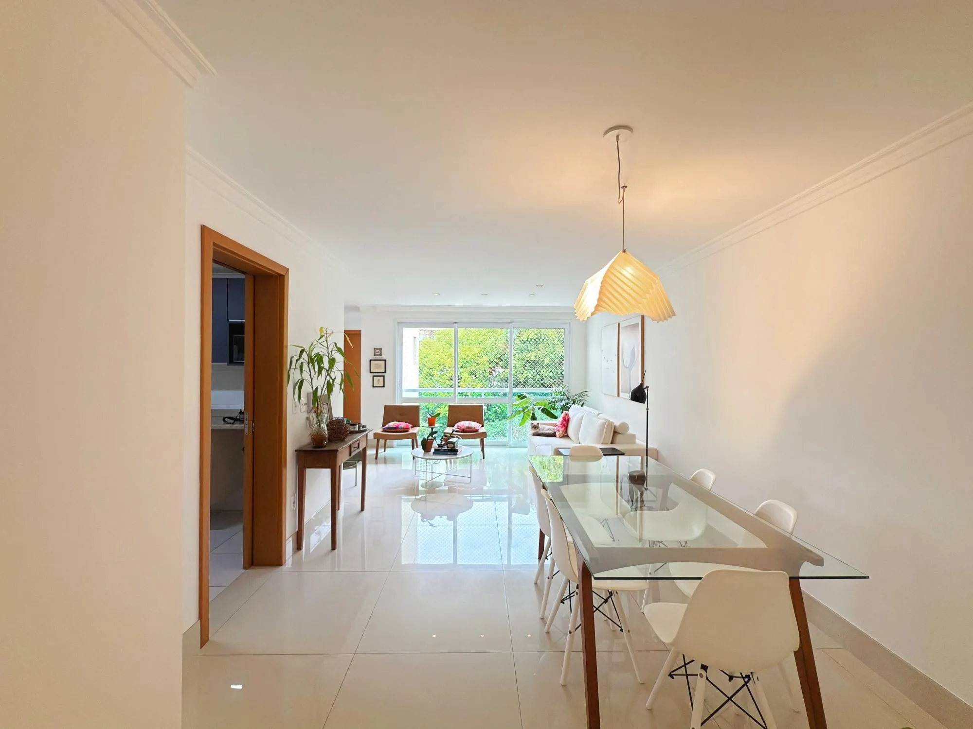 Imagem Apartamento a venda semi-mobiliado com dois dormitórios no bairro São João/PoA
