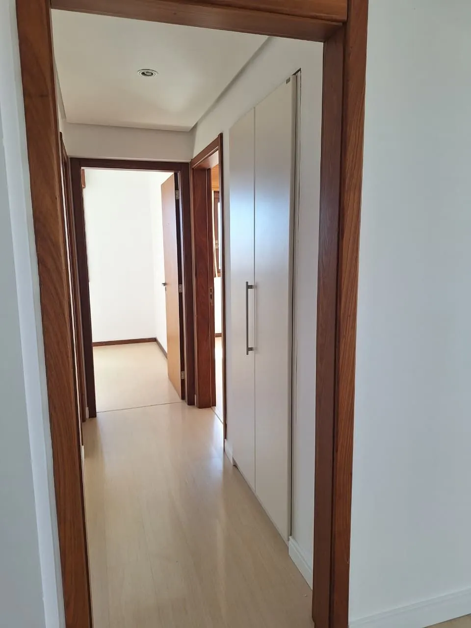 Imagem Amplo apartamento de 2D com suíte e vaga
