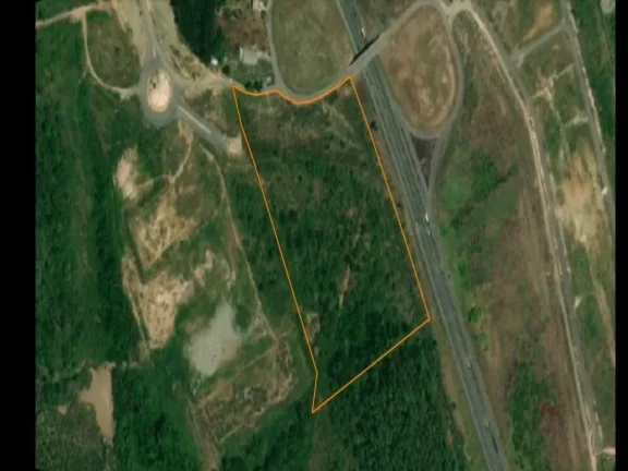 Imagem 512.062,61m2 Localizada no KM 21 da BR 324, a área fica antes da Praça do Pedágio em Simões Filho, para quem vai de Salvador - Feira: por R$ 120,00/m2