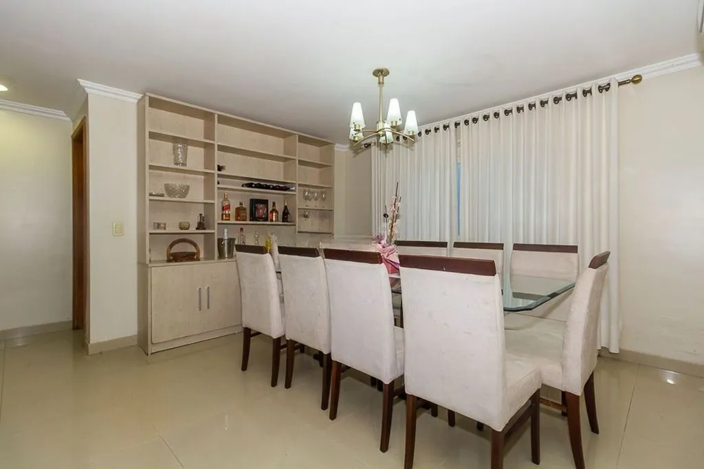 Imagem Casa de 4 dormitórios à venda no Bairro Ipanema - Porto Alegre