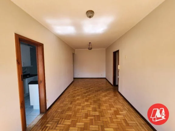Imagem Morano vende próximo Hospital de Clinicas, 3 dormitórios com vaga.