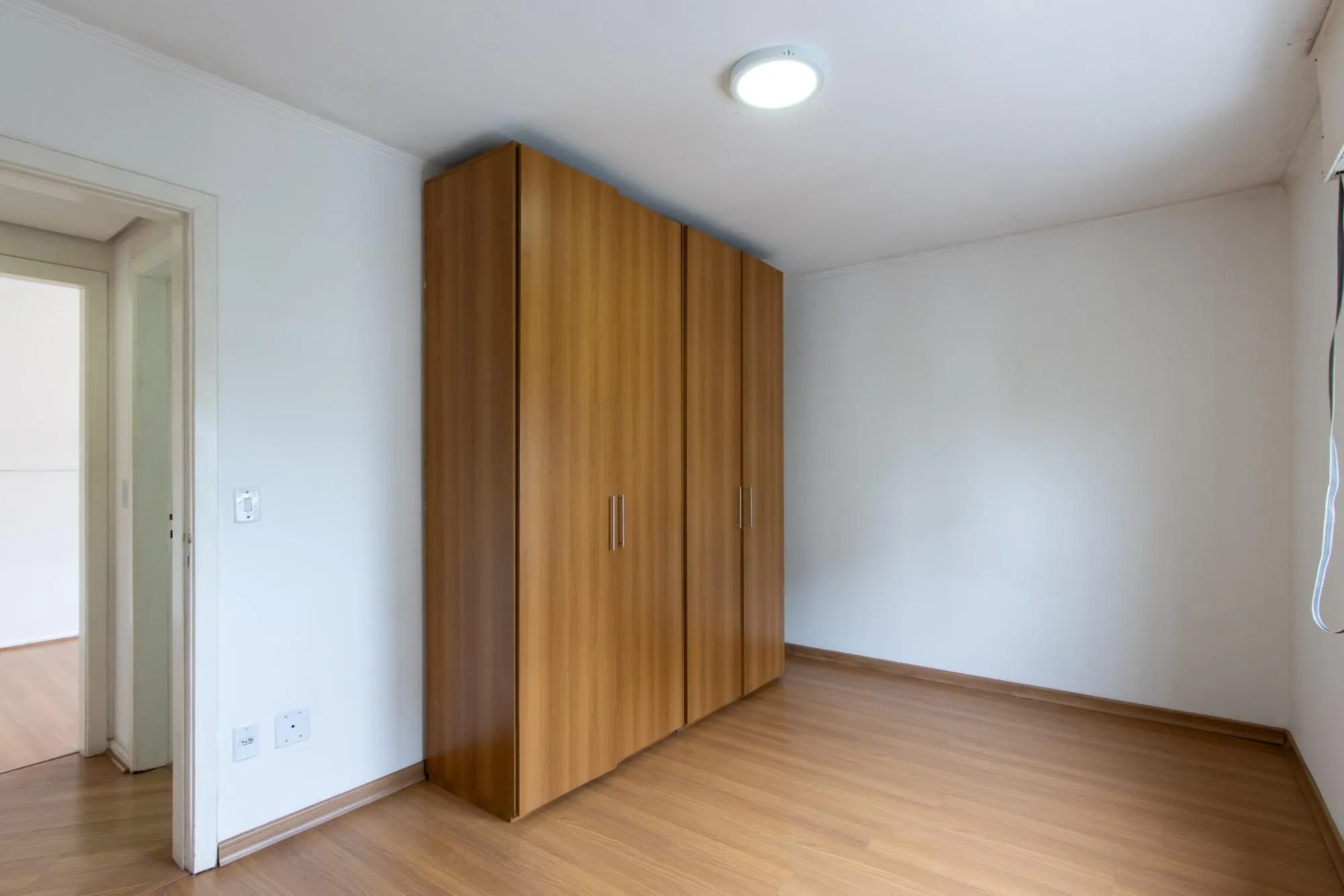 Imagem Cobertura com 137m², no Bairro Cristal, de 2 dormitórios, sento uma suíte, ampla sacada, churrasqueira, vista panorâmica, vaga coberta.