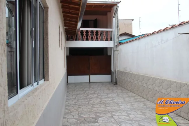 Imagem Linda Casa 04 Dormitorios (sendo 01 Suíte) - 200 Metros da Praia