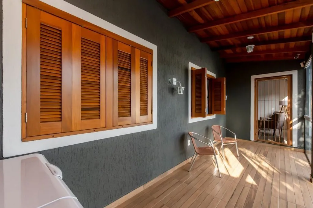 Imagem Casa de 2 dormitórios à venda no Bairro na Lomba do Pinheiro - Porto Alegre