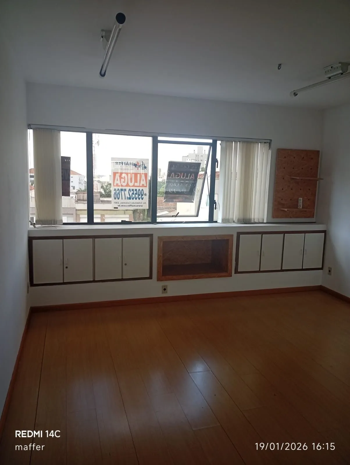 Imagem EXCELENTE SALA COMERCIAL - VENDA / LOCAÇÃO Av. Cristóvão Colombo, 2427 - Floresta | Porto Alegre/RS Junto à Av. Nova York - localização estratégica e valorizada