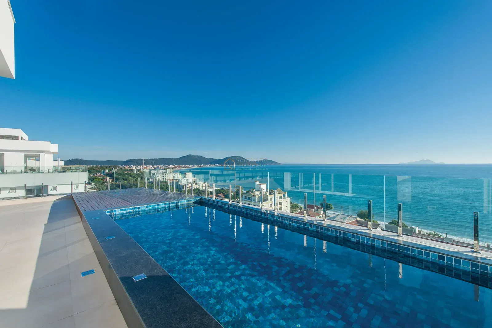Imagem Viva no Topo: A Exclusividade da Cobertura com 3 suites no Mirante Home Club