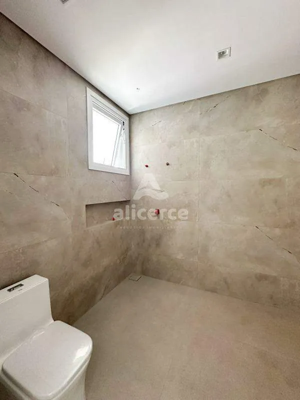 Imagem Casa Alto Padrão em Condomínio I 3 Dormitórios I 1 Suíte Master I Piscina - em Pedra Branca, Palhoça/SC