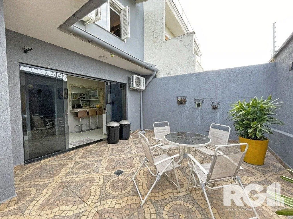 Imagem Casa em condomínio no Ecoville com amplo pátio