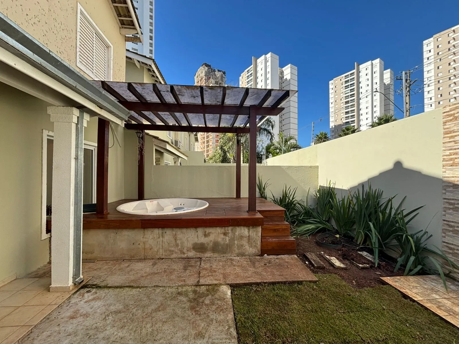 Imagem Casa de alto padrão à venda ou locação no Villa Campolim, Sorocaba, com 3 dormitórios, 1 suíte, 179 m² e 2 vagas no Parque Campolim