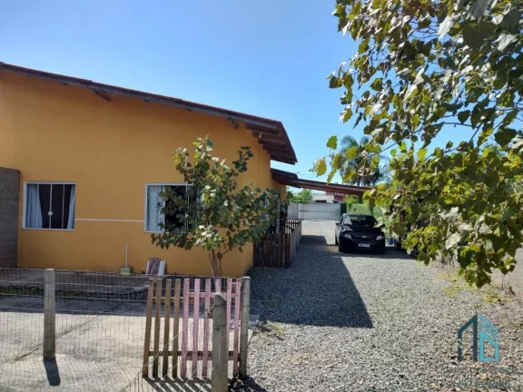 Imagem Casa a venda 03 quartos c/suíte, bem localizada em Guaratuba PR