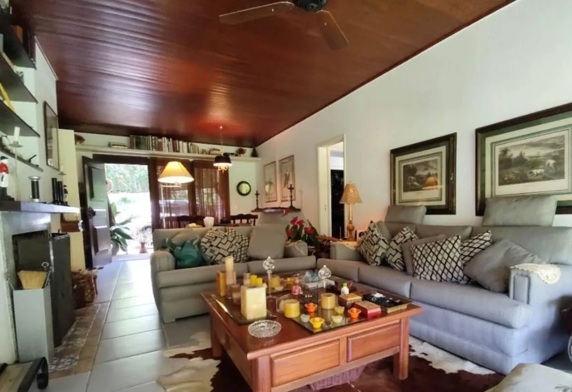 Imagem Casa em Condomínio para Venda em Petrópolis / RJ no bairro Nogueira