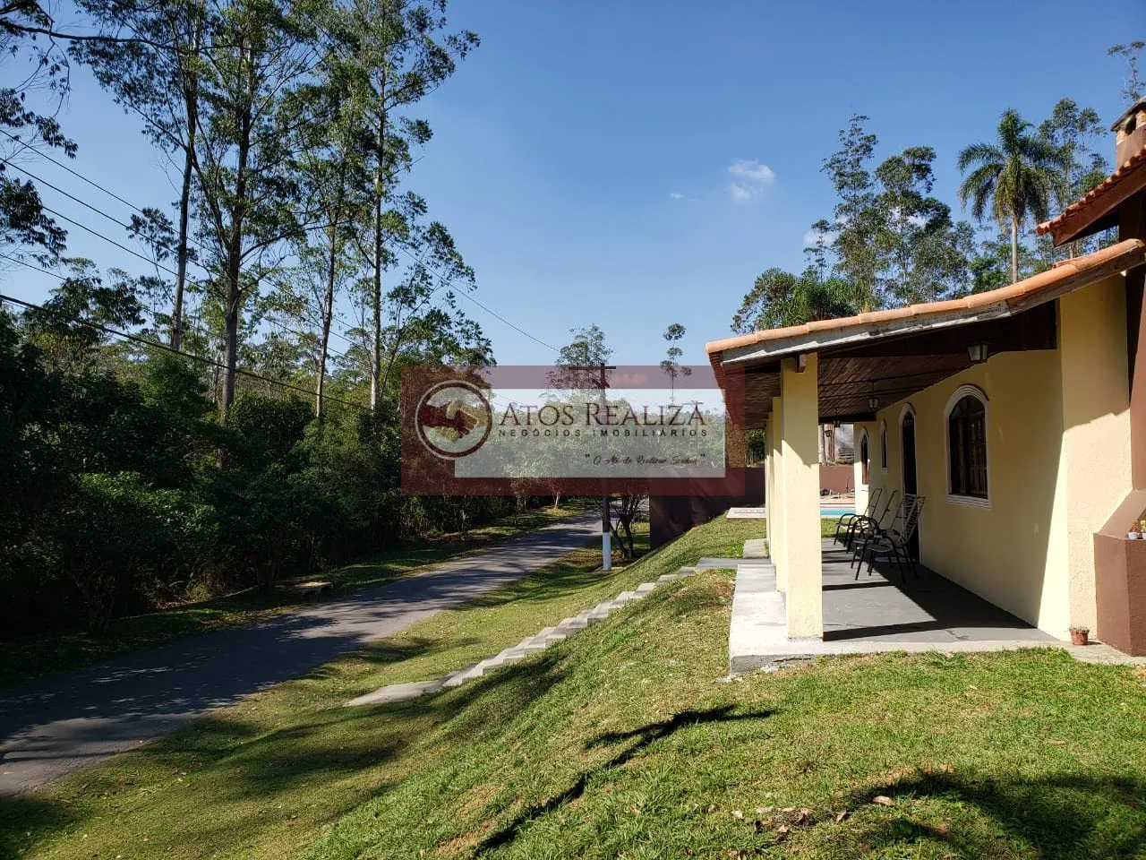 Imagem Casa térrea em Fazenda da Ilha com 4 dormitórios e 3 suítes por R$800k para venda e R$3.5k para locação - 340m² de área útil