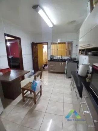 Foto do imóvel SANTO ANDRÉ Casa com 2 dormitórios, espaço gourmet com churrasqueira, 1 vaga de carro e 1 vaga de moto ótima localização e valor !!!
