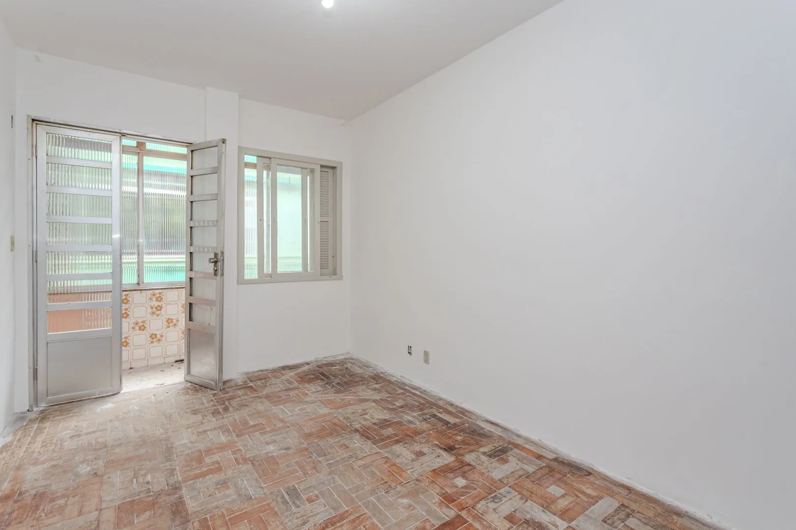 Imagem Apartamento no Menino Deus de 1 dormitório DESOCUPADO